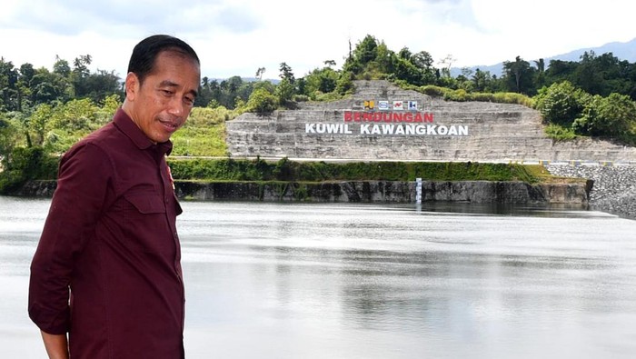 Presiden Jokowi meresmikan Bendungan Kuwil Kawangkoan di Sulawesi Utara. Bendungan ini rencananya bakal menjadi bendungan pengendali banjir bagi Kota Manado.