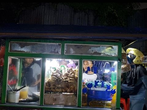 nasi minyak surabaya isian ayam bebek di dekat UMW surabaya
