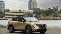 Tampilan Ariya cukup bersih, karena tidak menggunakan desain grille seperti mobil-mobil konvensional. Meski begitu, bahasa desain V-Motion masih samar-samar terlihat. Foto: Dok. Nissan
