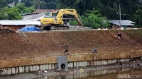 Saat ini, normalisasi yang sudah berjalan sekitar 16 km dan masih menyisakan sekitar 17 km.