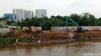 Pemerintah Provinsi DKI Jakarta menganggarkan biaya sebesar Rp 469,29 miliar untuk program normalisasi Sungai Ciliwung pada APBD 2023. 