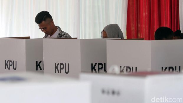 Apa singkatan Pantarlih? Pantarlih adalah petugas Pemilu yang berperan dalam pemutakhiran data pemilih Pemilu sebelum masuk ke Daftar Pemilih Tetap (DPT).