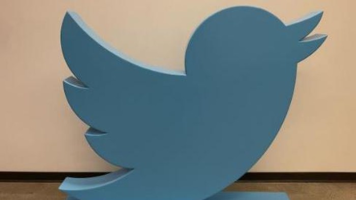 Patung logo burung Twitter yang terjual Rp 1,5 miliar