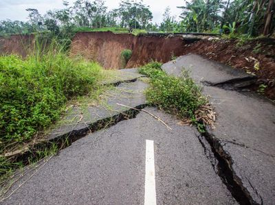 Akses Jalan Ungaran Timur-Mranggen Terputus Gegara Longsor