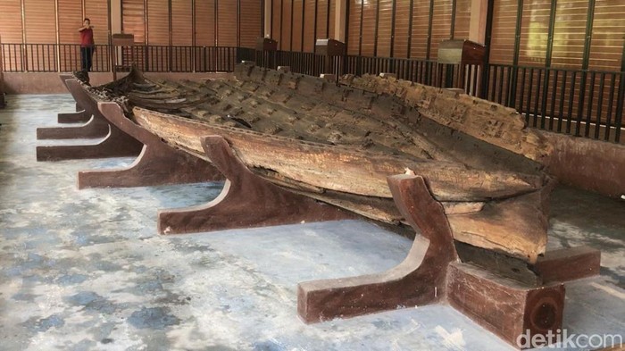 Penampakan perahu kuno yang ditemukan di Desa Punjulharjo, Rembang, pada 2008.