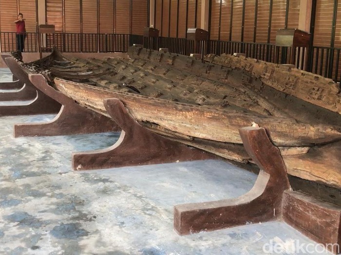 Penampakan perahu kuno yang ditemukan di Desa Punjulharjo, Rembang, pada 2008.