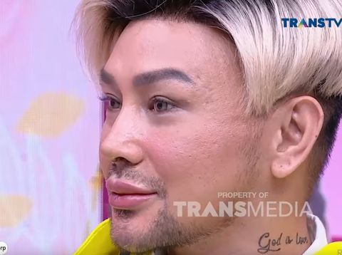 Penampilan baru Caren Delano. Penampilan baru Caren Delano.