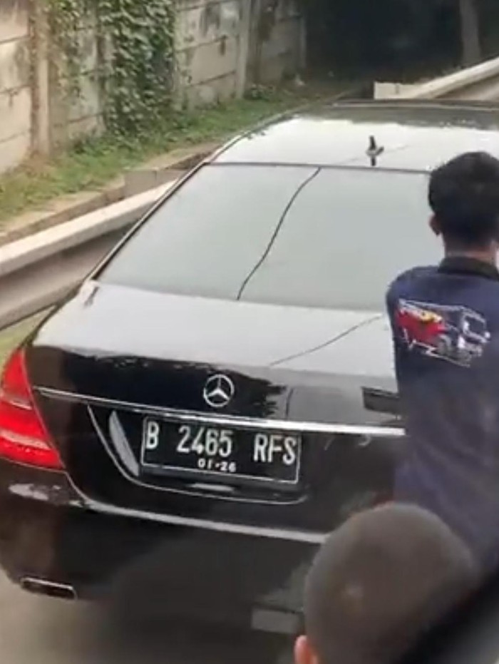 Pengemudi pelat RFS kokang pistol