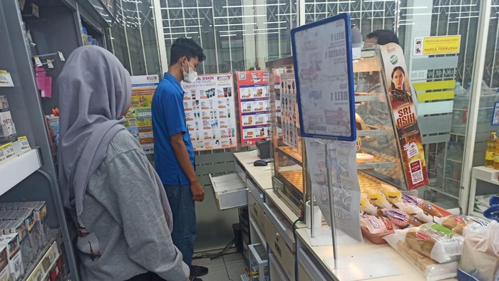 Perampokan di minimarket Serang, 4 pria modal golok (Dok. Istimewa)