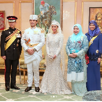 Ayah dari mempelai pria adalah Pangeran Jefri Bolkiah. Dia merupakan adik bungsu Sultan Hassanal Bolkiah. Jadi Putri Azemah menikah dengan pria yang berstatus sebagai sepupu dari ayahnya. Foto: Dok. Instagram @tmski,