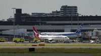 Sebelumnya, pesawat yang terbang dari Auckland, Selandia Baru itu sempat memberikan sinyal darurat saat mendekati Sydney, Australia. Andrew Leesom/AFP.