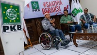 Tenaga Ahli Kedeputian V Kantor Staf Presiden (KSP) Sunarman Sukamto, Jubir Milenial PKB Didiet Fitrah, dan Pendiri Outsider Art Shop Timotius Toto Suwarsito dalam diskusi di Kantor DPP PKB, Jakarta Pusat, Kamis (19/1/2023).