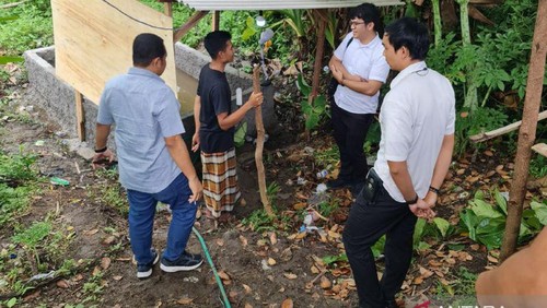 Polda NTB mengecek lokasi tempat mandi lumpur di TikTok (Foto: Antara)