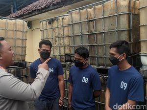 Polisi Gerebek Gudang Penimbunan Solar 1,3 Ton di Demak