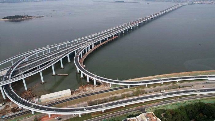 Potret Jembatan di Atas Laut China yang Bikin Takjub Pembangunan jembatan Xiang'an, China, telah rampung. Jembatan di atas laut itu membuat takjub siapapun yang melihatnya.