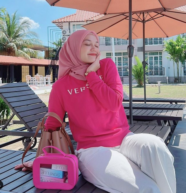 Pernikahan antara Puteri dan Syamsul sendiri sudah berlangsung selama 8 tahun, tepatnya pada 8 Maret 2014. Dari pernikahan tersebut keduanya telah dikaruniai 2 anak, laki-laki dan perempuan. Foto: Instagram/@puterisarahliyana