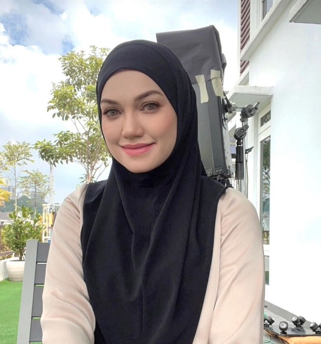 Tak tahan dipoligami, Puteri Sarah akhirnya kini melayangkan gugatan cerai kepada Syamsul. Kepada majelis hakim di pengadilan Puteri mengatakan jika ia tak tahan dengan sifat suaminya yang toxic dan narsistik. Foto: Instagram/@puterisarahliyana