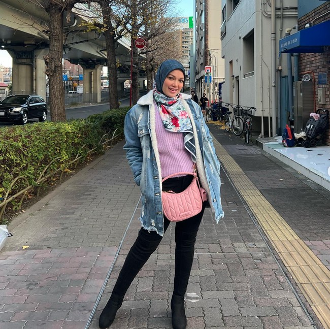 Pada awal Januari 2023, setelah 4 tahun menyembunyikan hubungannya sengan Ira, Syamsul baru mengakui jika keduanya telah menikah di Thailand. Karena sudah diselingkuhi selama 4 tahun dan kini dipoligami, Puteri pun meminta kepada majelis hakim untuk mengakhiri pernikahannya karena sudah membuatnya begitu sakit hati. Foto: Instagram/@puterisarahliyana