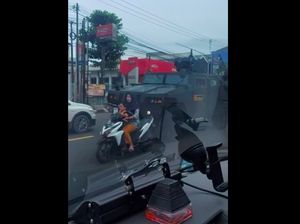 Detik-detik Rantis Komodo Tabrak Ibu Bonceng Anak di Purwakarta