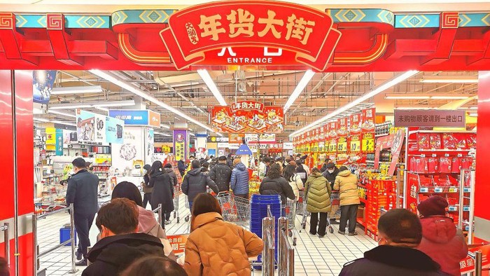 Sambut Imlek, Supermarket di China Diserbu Warga Menjelang perayaan Imlek, Warga China berbondong-bondong menyerbu supermarket. Begini penampakannya.