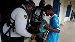 Satpam Wanita Nigeria Unjuk Kekuatan Melawan Stereotip