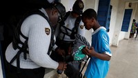 Thomas hanya mempekerjakan wanita dengan berat dan bentuk tertentu di Dragon Squad Limited. Hal tersebut untuk menciptakan ruang yang aman bagi wanita berukuran plus untuk unggul dalam bidang yang secara umum didominasi oleh pria.  
