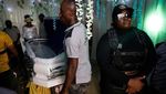 Satpam Wanita Nigeria Unjuk Kekuatan Melawan Stereotip