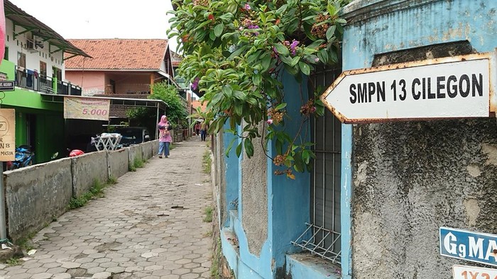 Sempat Ditutup Warga, Akses ke SMPN 13 Cilegon Akhirnya Dibuka (M Iqbal/detikcom)