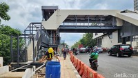 Diketahui halte ini menjadi titik integrasi seperti, KRL, LRT dan TransJakarta.