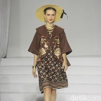 Inilah koleksi busana kolaborasi Roemah Kebaya Vielga dengan Batik Minang di Jakarta Fashion Trend 2023. Foto: Mohamamd Abduh/Wolipop.