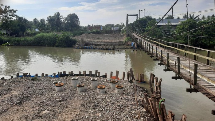 DPRD Kabupaten Wajo, Sulawesi Selatan (Sulsel) menyorot proyek pembangunan Jembatan Soreang Lopie, Belawa yang mangkrak.