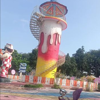 Di Kabupaten Kediri ada tempat wisata yang ramah anak dan cocok untuk wisata keluarga. Namanya Wisata Dunia Candy.