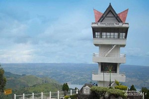 Lihatlah Keindahan Danau Toba dari Menara Pandang Tele Ini