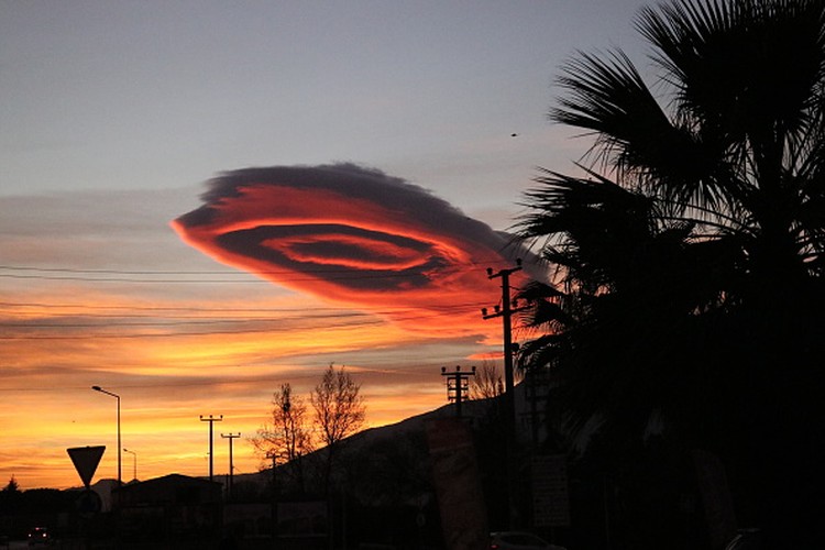 1246345642 BURSA, TURKIYE - JANUARY 19: Lenticular clouds appear over Turkiyes Bursa province on January 19, 2023. (Photo by Mustafa Bikec/Anadolu Agency via Getty Images)