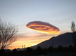 Penampakan Fenomena Langka Awan Mirip UFO