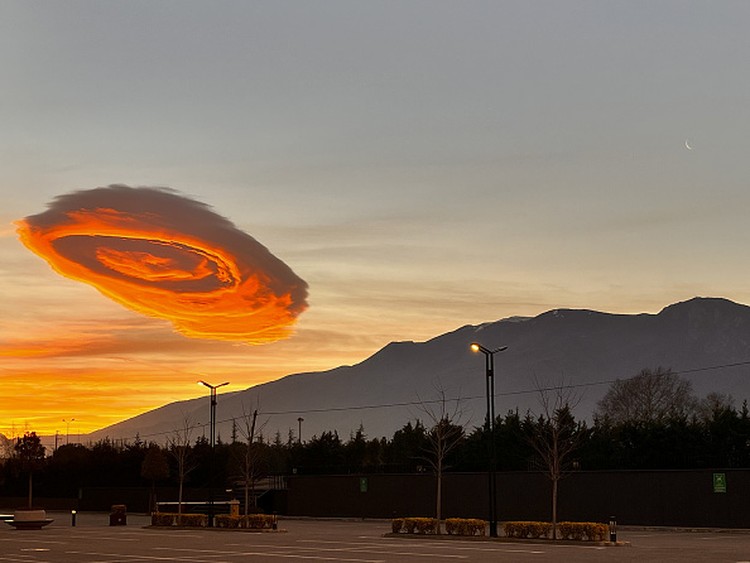 1246345642 BURSA, TURKIYE - JANUARY 19: Lenticular clouds appear over Turkiyes Bursa province on January 19, 2023. (Photo by Mustafa Bikec/Anadolu Agency via Getty Images)