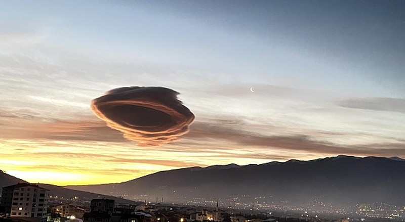 BURSA, TURKIYE - JANUARY 19: Lenticular clouds appear over Turkiye's Bursa province on January 19, 2023. (Photo by Mustafa Bikec/Anadolu Agency via Getty Images)
