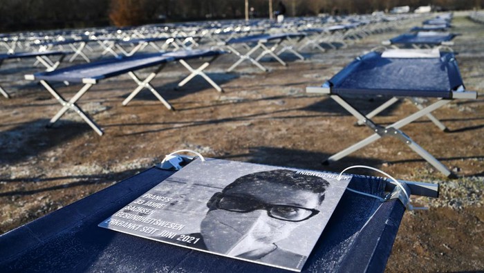 A general view of camp beds, during a protest action with claims of more expansion of biomedical research related to post-COVID-19 long-term conditions in front of the Reichstag building, the seat of the lower house of parliament Bundestag in Berlin, Germany January 19, 2023. REUTERS/Annegret Hilse