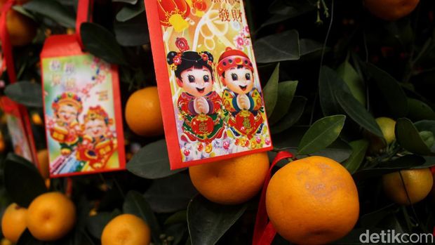 Makna jeruk saat Imlek sering dikaitkan dengan kepercayaan masyarakat China. Biasanya, mereka menyajikan jeruk saat Imlek untuk menyambut Tahun baru China.