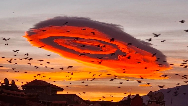 Awan lenticular di Turki Awan lenticular di Turki