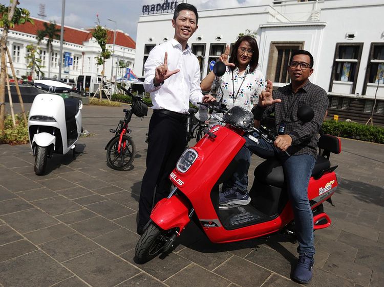 Bank Mandiri Jadikan Motor Listrik untuk Kendaraan Operasional