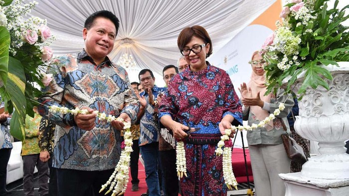 BSI Buka KCP di Kampus UGM Yogyakarta BSI bersinergi dengan UGM. Mereka membuka outlet baru BSI KCP Yogyakarta UGM dan menyediakan Laboratorium Kewirausahaan & UMKM.