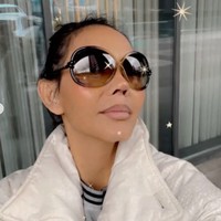 Jika diperhatikan, dilihat dari bawah bekas jahitan operasi plastik hidung Bunda Corla terlihat cukup jelas. Melihat penampilan baru Bunda Corla, tak sedikit netizen yang memujinya. Foto: Instagram/@corla_2