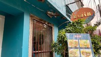 Dapur Babah Elite adalah restoran peranakan yang menempati bangunan historis di Jalan Veteran, Jakarta Pusat. Lokasinya tak jauh dari Ragusa.