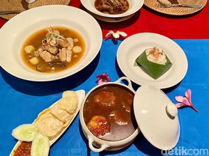 Ada Semur Lidah dan Ayam Hong Enak di Resto Peranakan Bernuansa Klasik