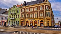 Jika hanya melihatnya sekilas, McDonalds ini lebih mirip seperti rumah seorang bangsawan. Tak hanya bentuknya, ternyata lokasi McD Debrecen, Hungaria juga menyimpan banyak sejarah. Foto: Architectural Digest