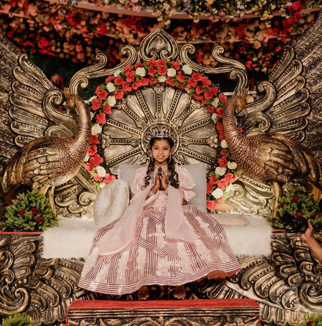 Sudah punya masa depan yang terjamin, Devanshi memilih untuk meninggalkan warisannya dan menjalani ritual ketat untuk menjadi biksu.Foto: Instagram