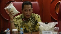 Dalam pers tersebut, Buwas juga bertanya langsung kepada pedagang beras bagaimana kondisi pasokan beras saat ini kepada pedagang.