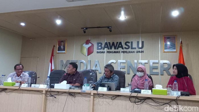 Diskusi JPPR, keterbukaan informasi penyelengaraan pemilu dan peran kritis masyarakat sipil dalam mengaudit sistem elektronik pada tahapan pemilu serentak 2024 di kantor Bawaslu RI, Jakarta Pusat, Jumat (20/1/2023).