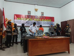 Polisi Ungkap Pria Bawa 4 Senjata Api di Papua Terlibat Tambang Emas Ilegal